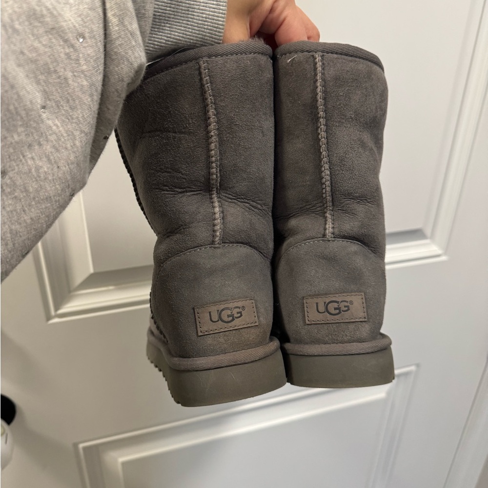 Women’s Uggs - image 3